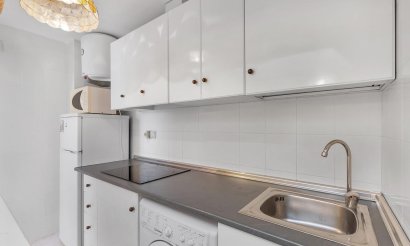 Resale - Apartment / flat - Torrevieja - La Mata pueblo