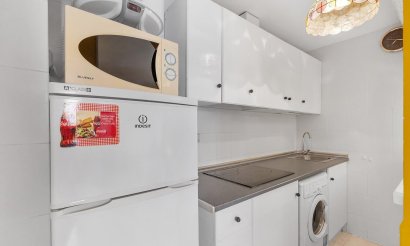 Resale - Apartment / flat - Torrevieja - La Mata pueblo