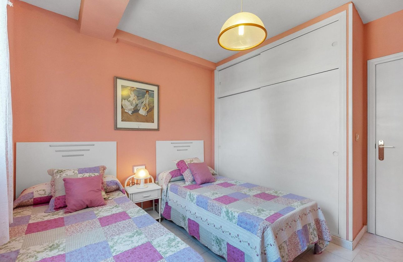 Resale - Apartment / flat - Torrevieja - La Mata pueblo