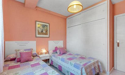Resale - Apartment / flat - Torrevieja - La Mata pueblo
