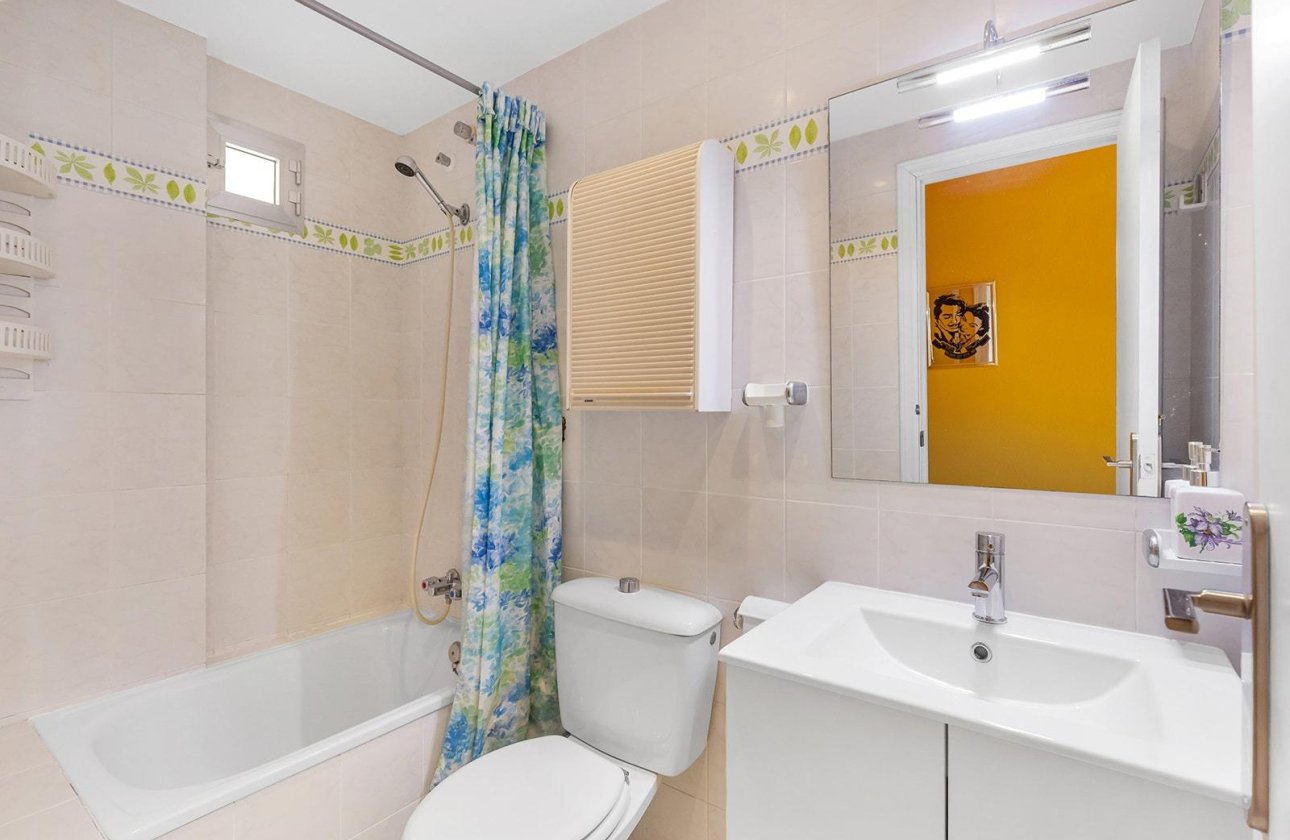 Resale - Apartment / flat - Torrevieja - La Mata pueblo