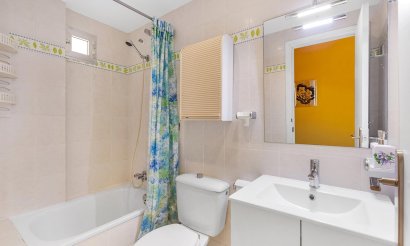 Resale - Apartment / flat - Torrevieja - La Mata pueblo