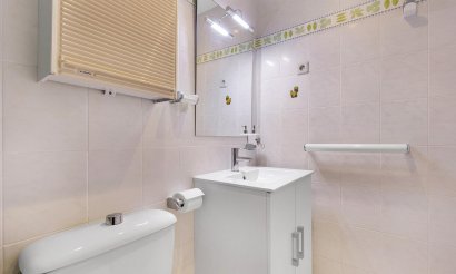 Resale - Apartment / flat - Torrevieja - La Mata pueblo