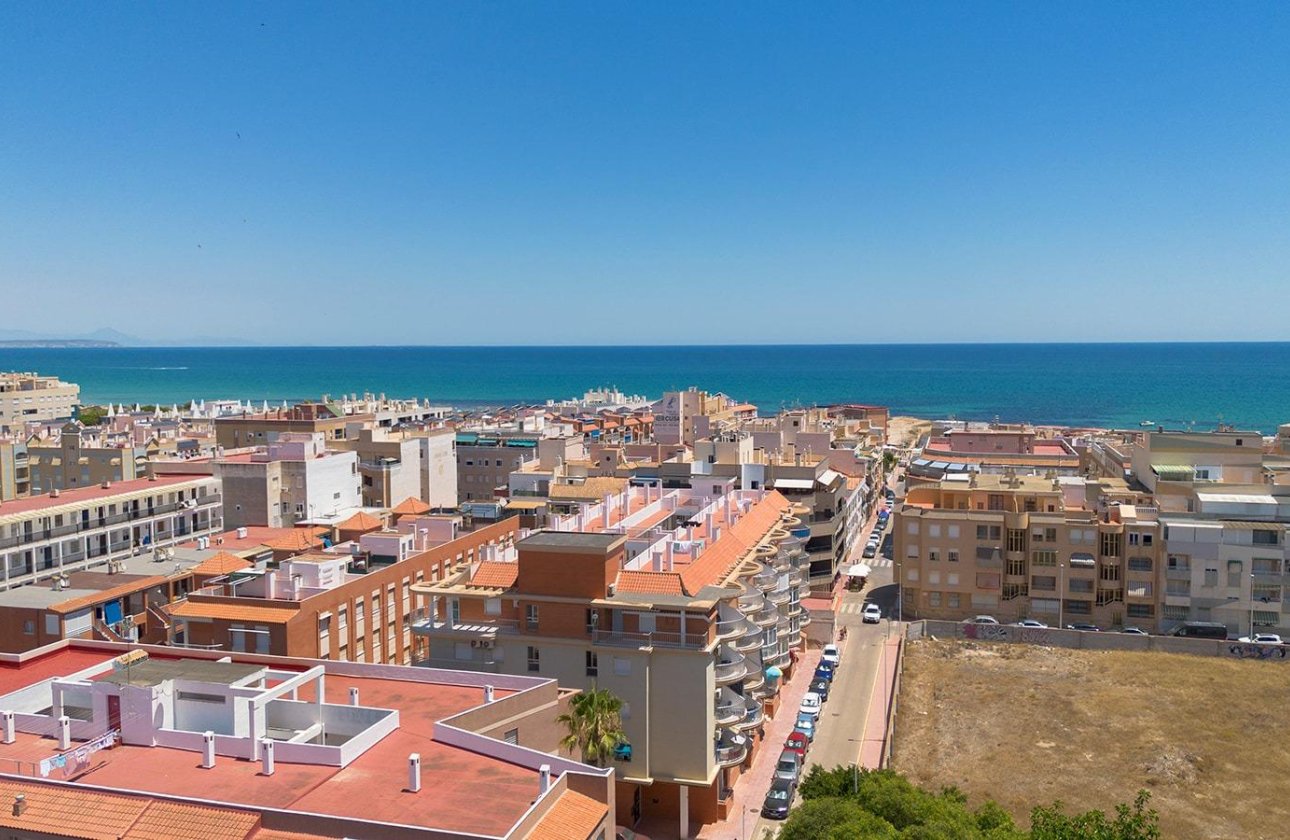 Resale - Apartment / flat - Torrevieja - La Mata pueblo