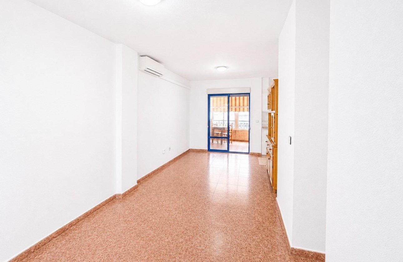 Resale - Apartment / flat - Torrevieja - Estacion de autobuses