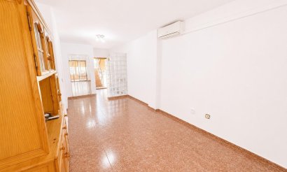Resale - Apartment / flat - Torrevieja - Estacion de autobuses