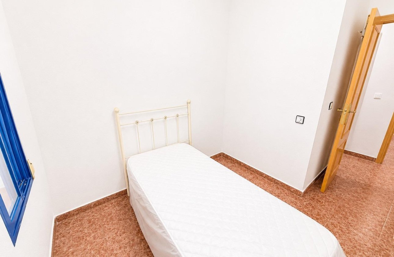 Resale - Apartment / flat - Torrevieja - Estacion de autobuses