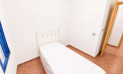 Resale - Apartment / flat - Torrevieja - Estacion de autobuses