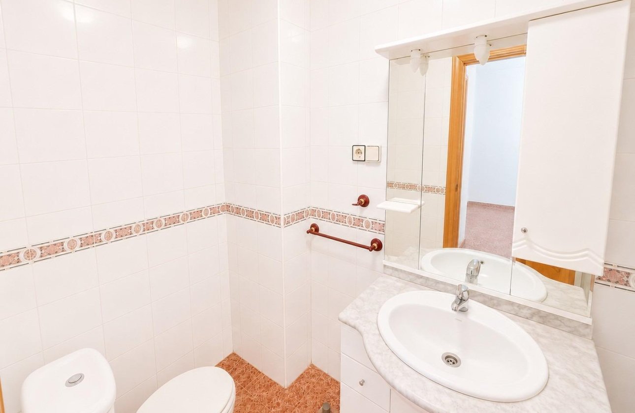 Resale - Apartment / flat - Torrevieja - Estacion de autobuses