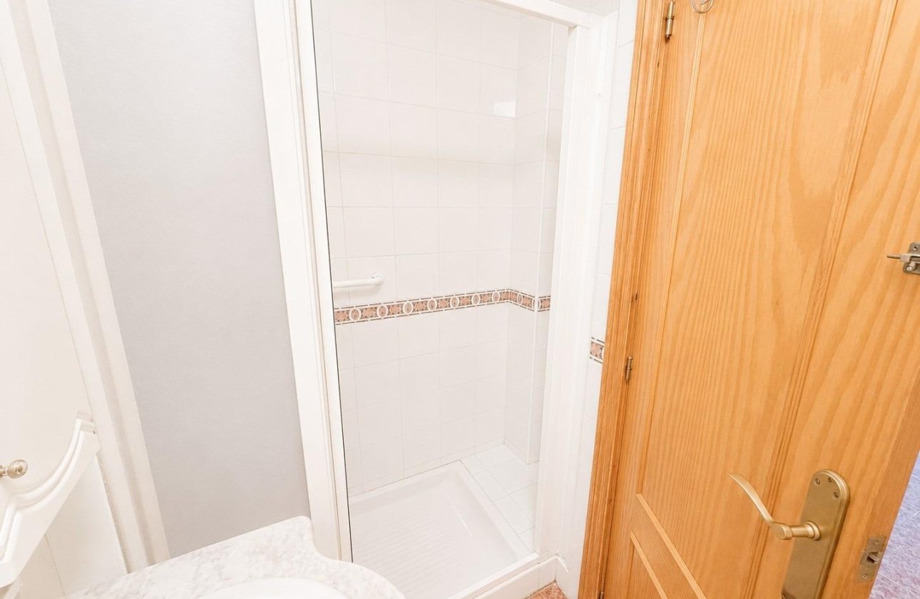 Resale - Apartment / flat - Torrevieja - Estacion de autobuses