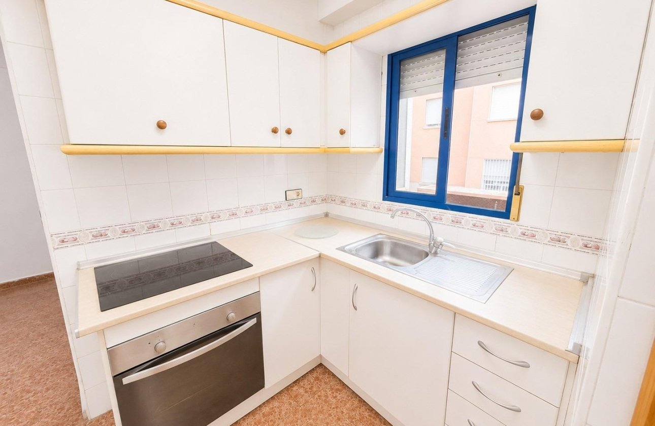 Resale - Apartment / flat - Torrevieja - Estacion de autobuses