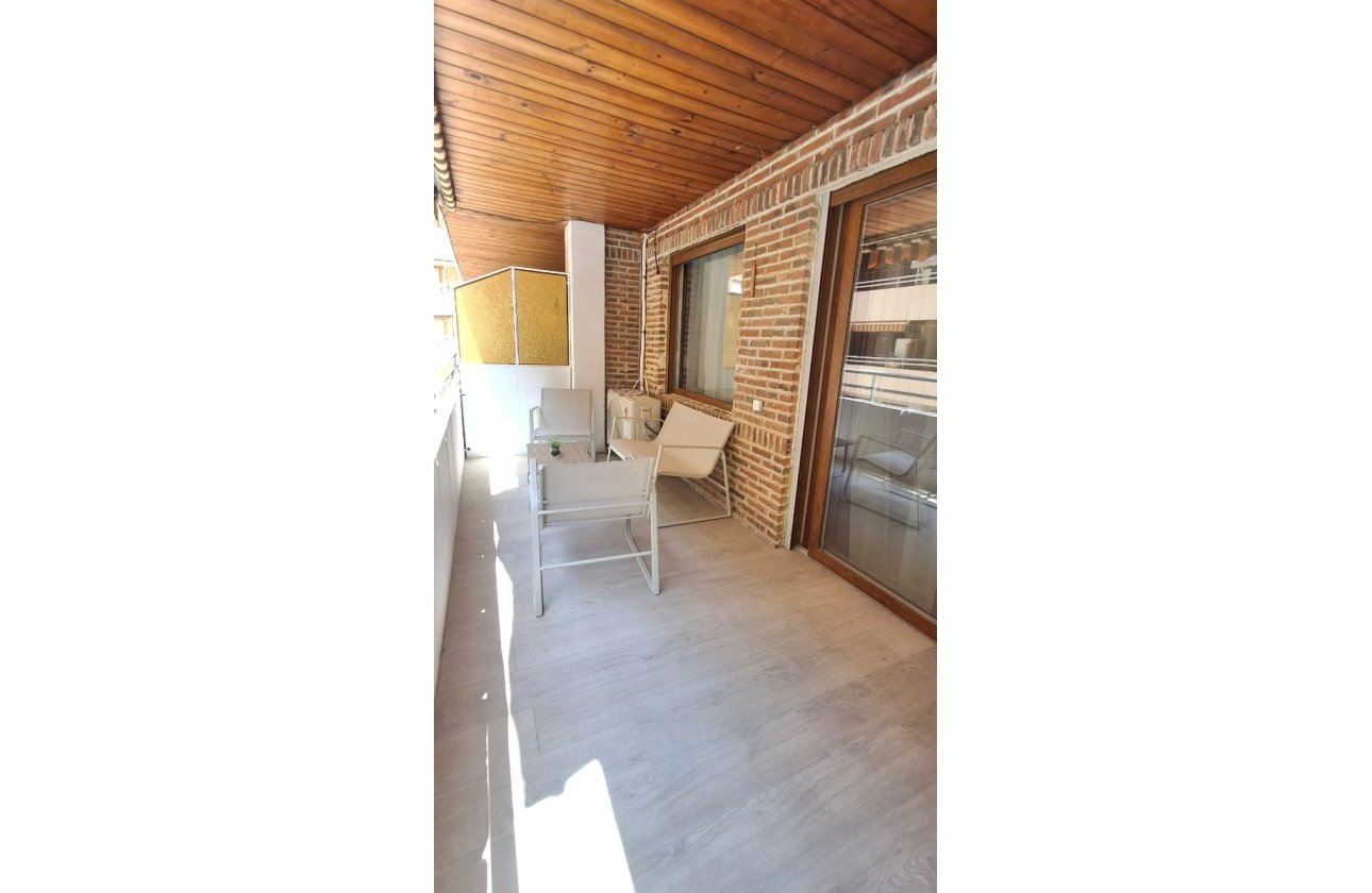 Resale - Apartment / flat - Torrevieja - Playa Acequion