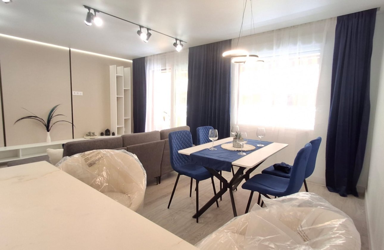Resale - Apartment / flat - Torrevieja - Playa Acequion