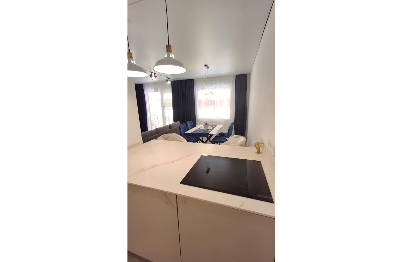 Resale - Apartment / flat - Torrevieja - Playa Acequion