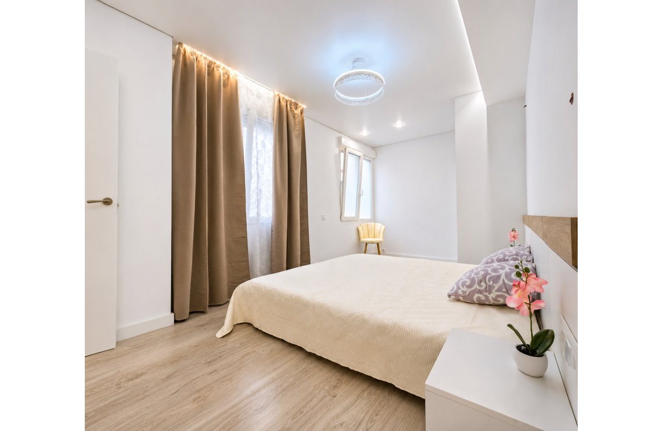 Resale - Apartment / flat - Torrevieja - Playa Acequion