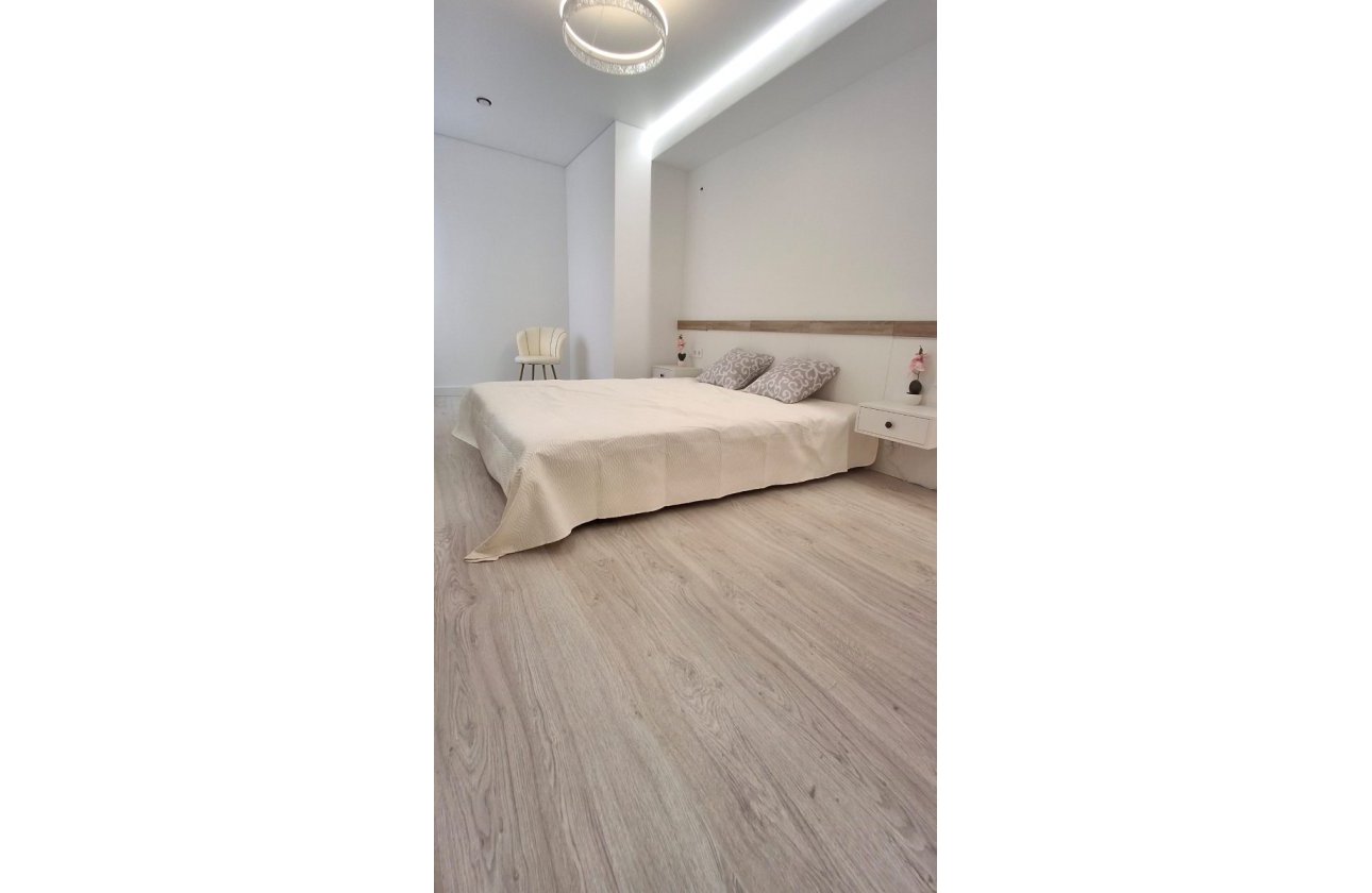 Resale - Apartment / flat - Torrevieja - Playa Acequion