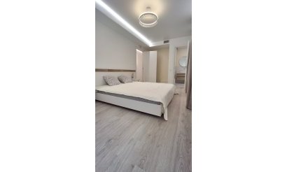Resale - Apartment / flat - Torrevieja - Playa Acequion