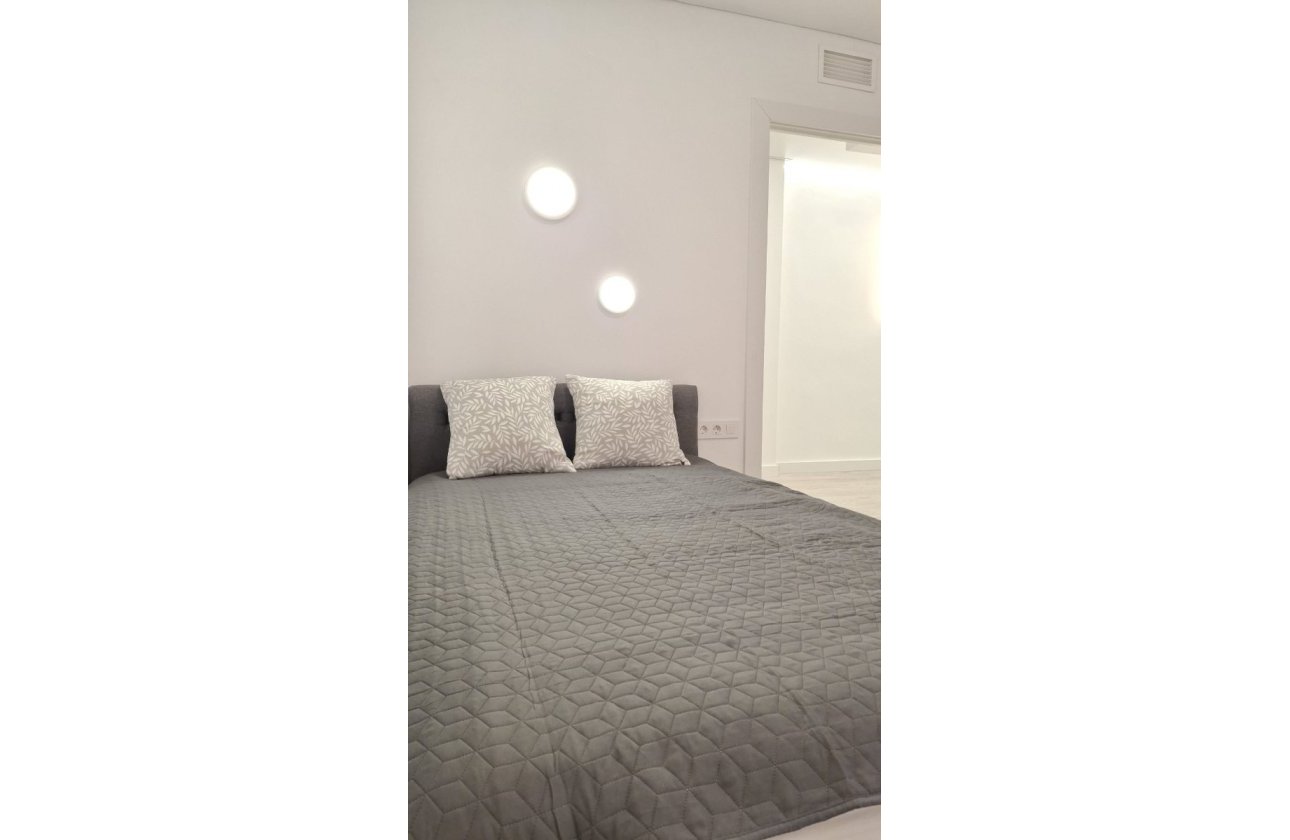 Resale - Apartment / flat - Torrevieja - Playa Acequion
