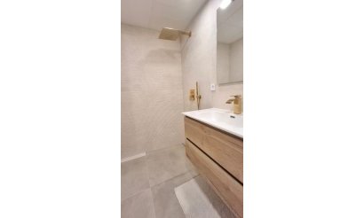 Resale - Apartment / flat - Torrevieja - Playa Acequion