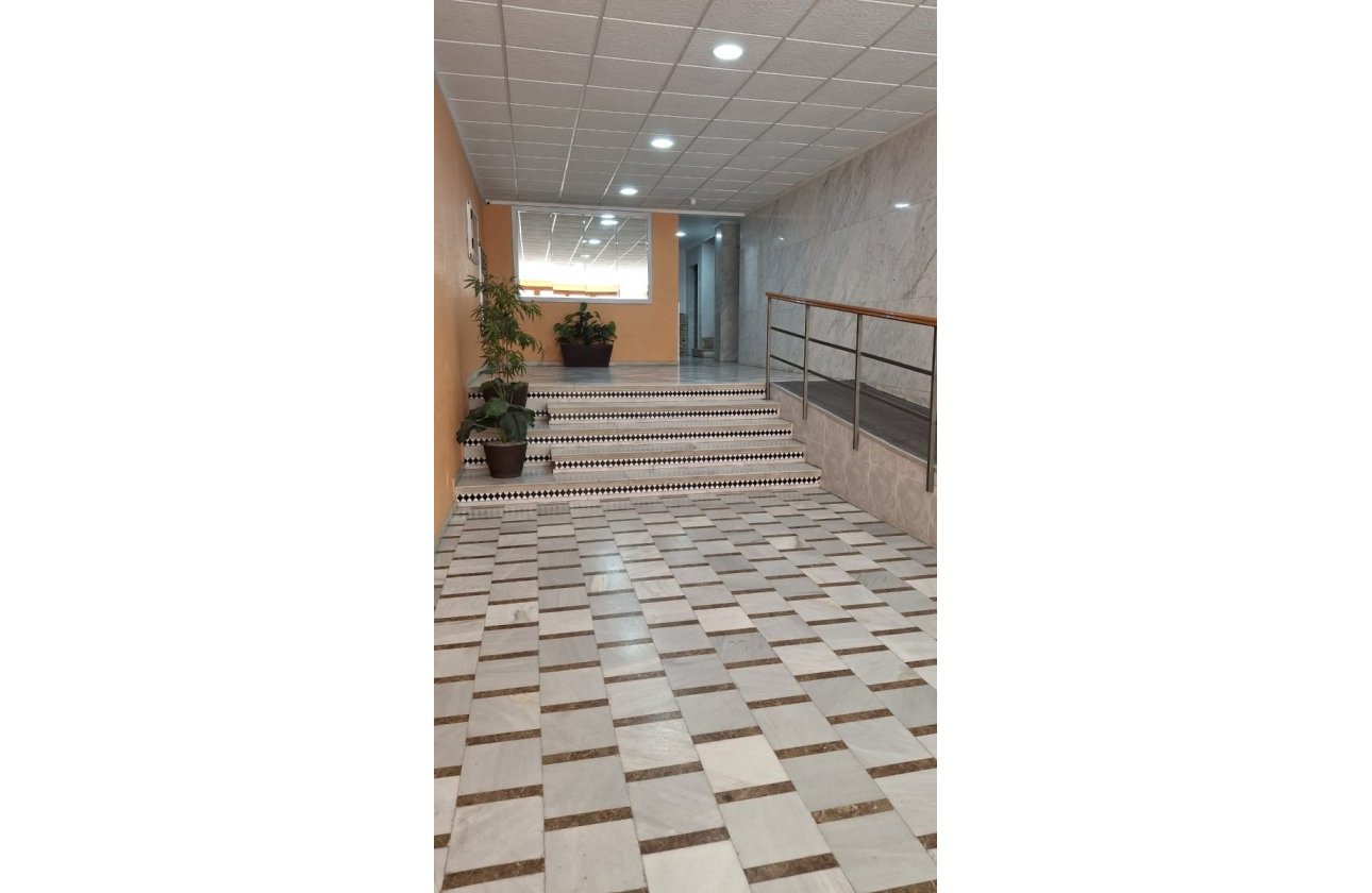 Resale - Apartment / flat - Torrevieja - Playa Acequion