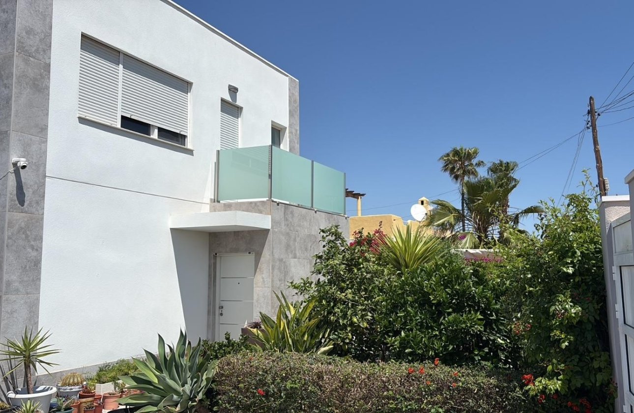 Resale - Villa - Torrevieja - La Siesta