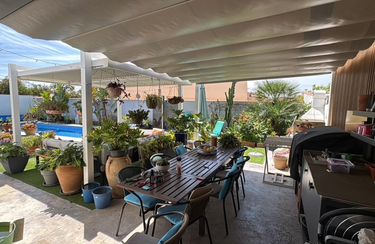 Resale - Villa - Torrevieja - La Siesta