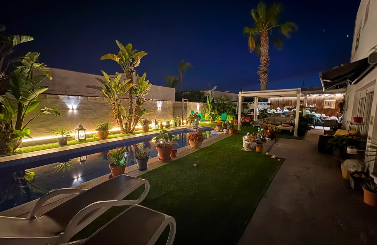 Resale - Villa - Torrevieja - La Siesta