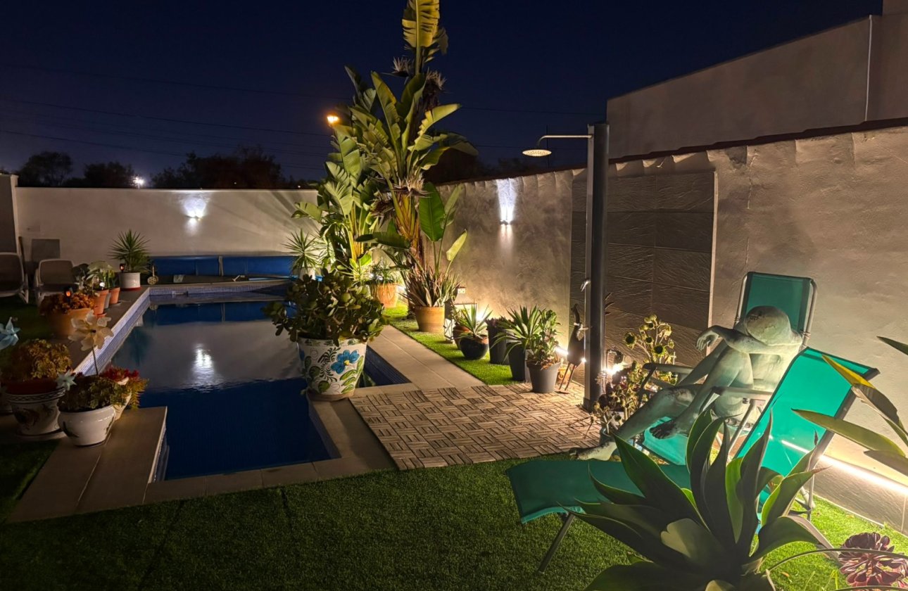 Resale - Villa - Torrevieja - La Siesta