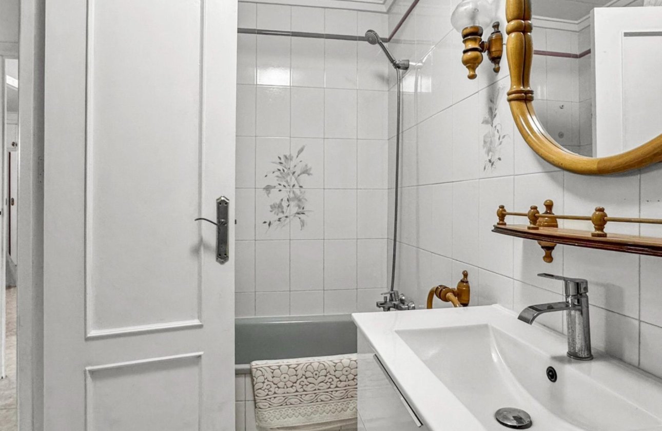 Resale - Apartment / flat - Torrevieja - Playa de los Locos