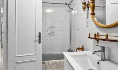 Resale - Apartment / flat - Torrevieja - Playa de los Locos