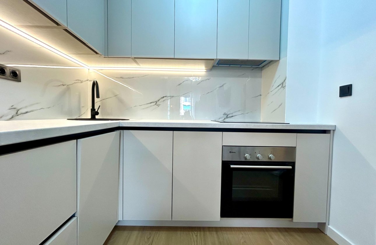 Resale - Apartment / flat - Torrevieja - Punta prima