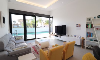Resale - Villa - Formentera del Segura - Fincas de La Vega