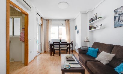 Resale - Apartment / flat - Torrevieja - Playa del Acequión