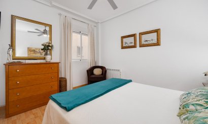 Resale - Apartment / flat - Torrevieja - Playa del Acequión
