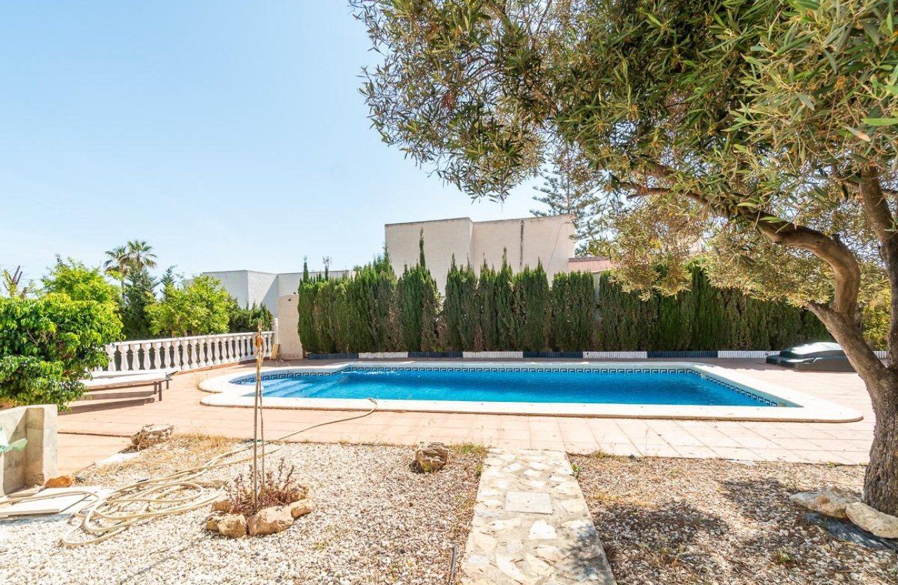 Resale - Villa - Torrevieja - La Mata