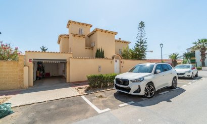Resale - Villa - Torrevieja - La Mata