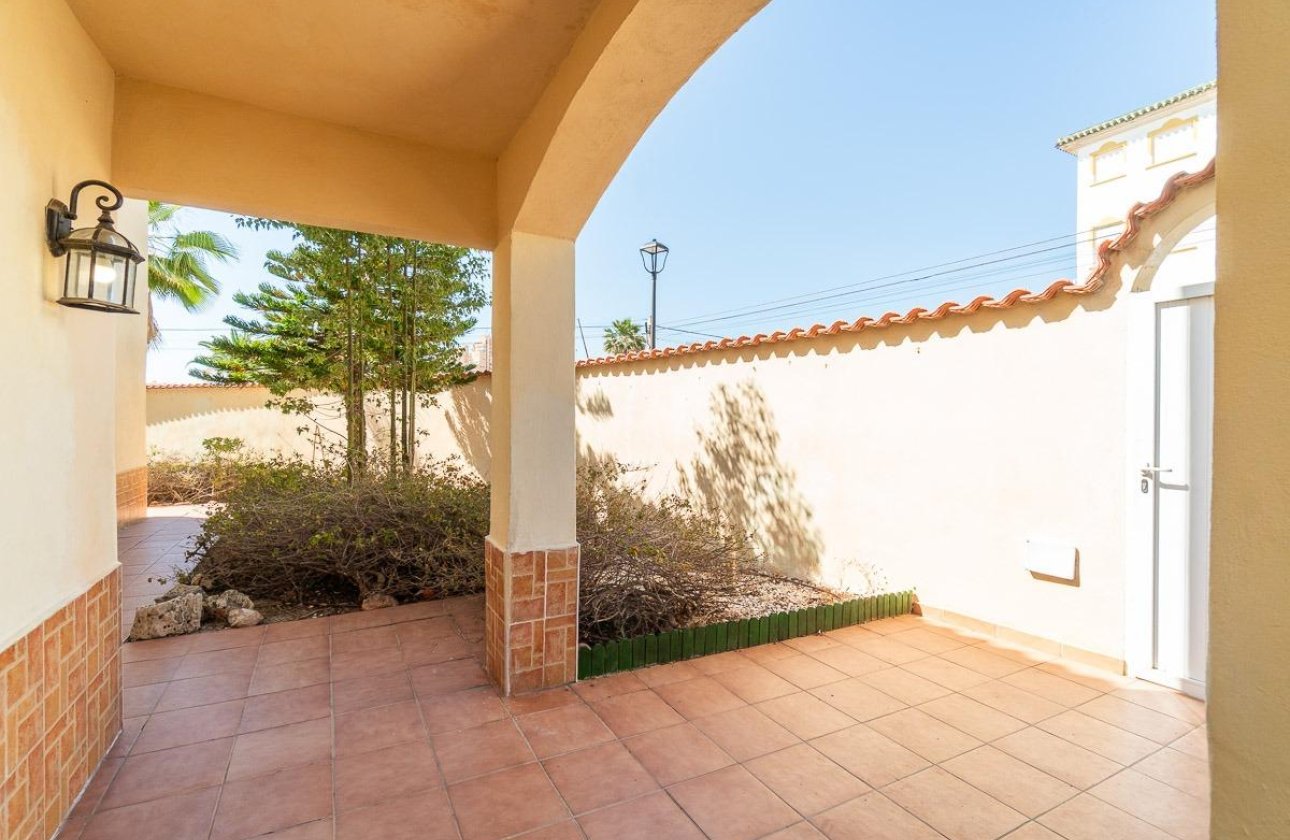 Resale - Villa - Torrevieja - La Mata