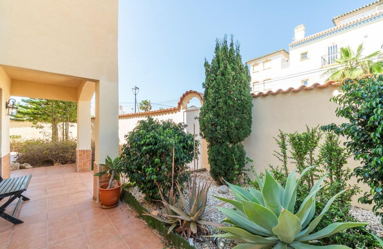 Resale - Villa - Torrevieja - La Mata