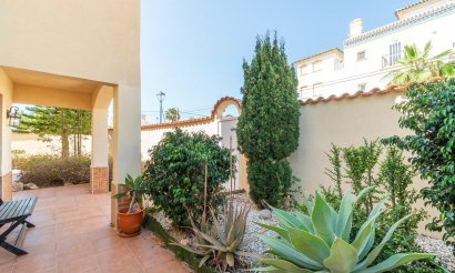 Resale - Villa - Torrevieja - La Mata