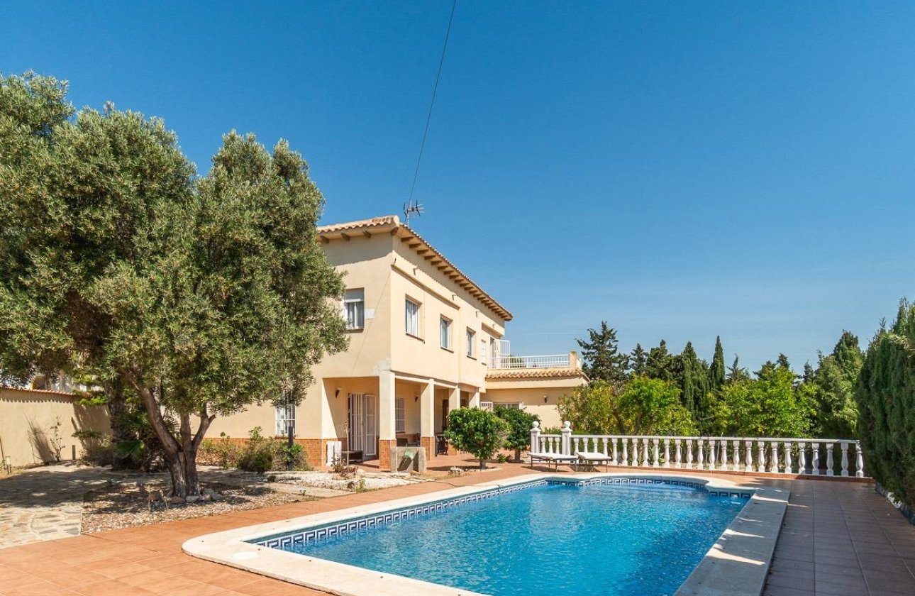 Resale - Villa - Torrevieja - La Mata