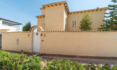 Resale - Villa - Torrevieja - La Mata