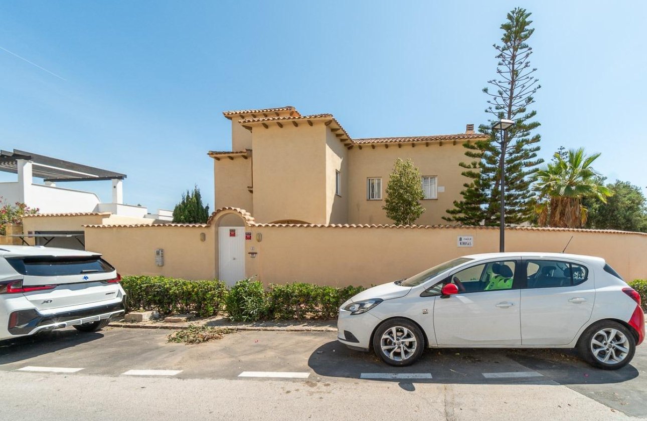 Resale - Villa - Torrevieja - La Mata