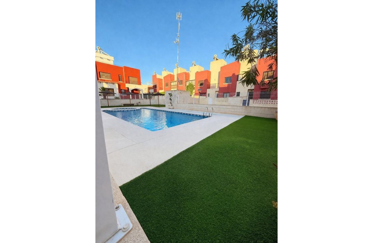 Resale - Townhouse - Torrevieja - Aguas Nuevas