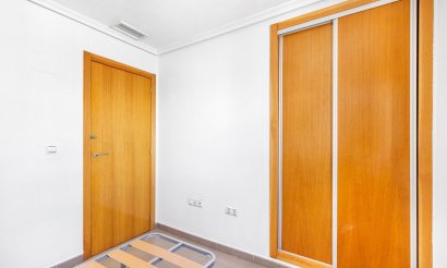 Resale - Apartment / flat - Torrevieja - torrevieja