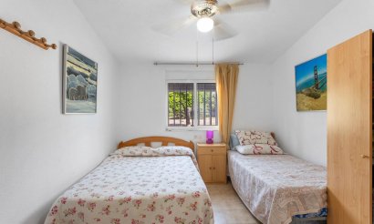 Resale - Bungalow - Torrevieja - Playa de los Naufragos
