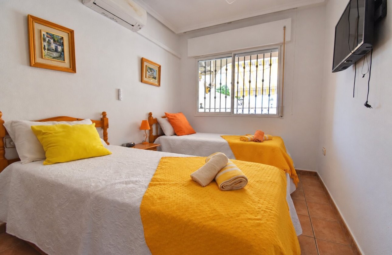 Resale - Villa / Semi detached - Orihuela Costa - La Zenia
