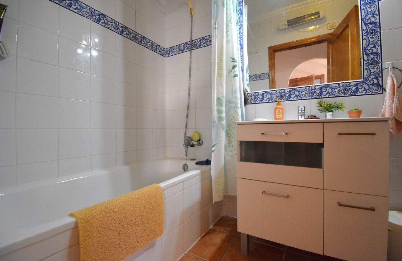 Resale - Villa / Semi detached - Orihuela Costa - La Zenia