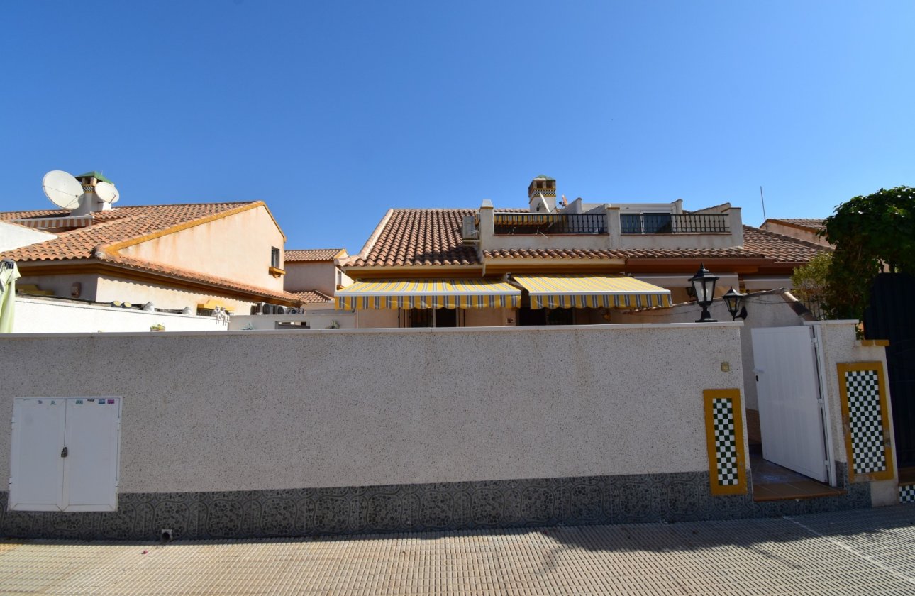 Resale - Villa / Semi detached - Orihuela Costa - La Zenia