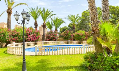 Resale - Villa - Orihuela Costa - Villamartin