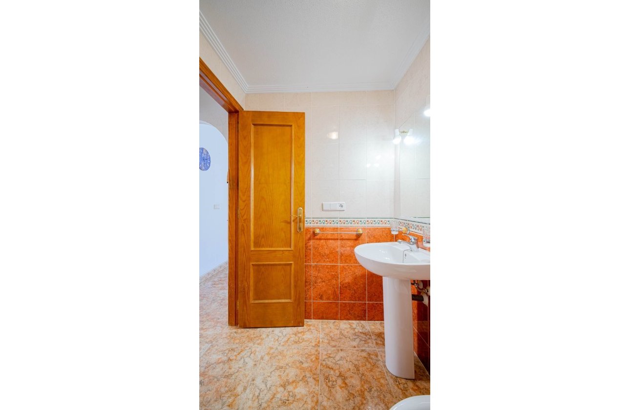Resale - Apartment / flat - Punta Prima